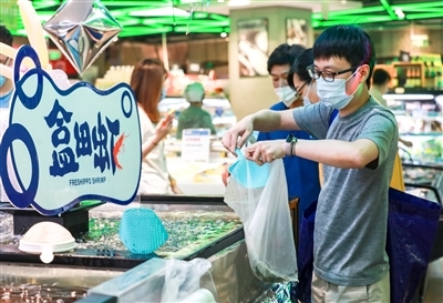 盒馬自養首批活蝦“蹦上”市民餐桌